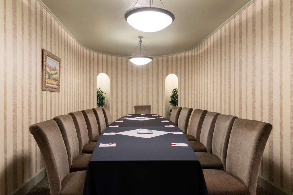Ramada By Wyndham Topeka Downtown Hotel & Convention Center Facilities photo