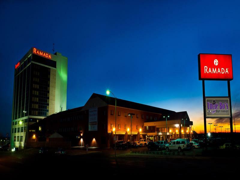 Ramada By Wyndham Topeka Downtown Hotel & Convention Center Exterior photo